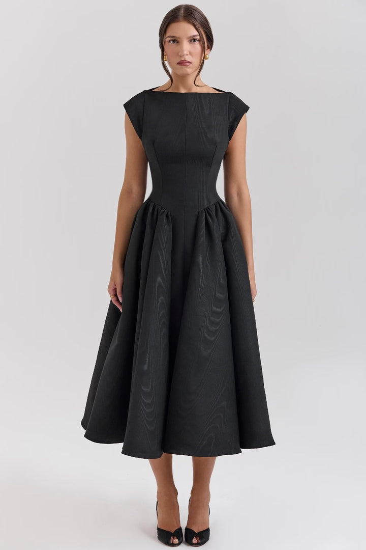 Valenya – Timeless Elegant Dress with Flattering Fit