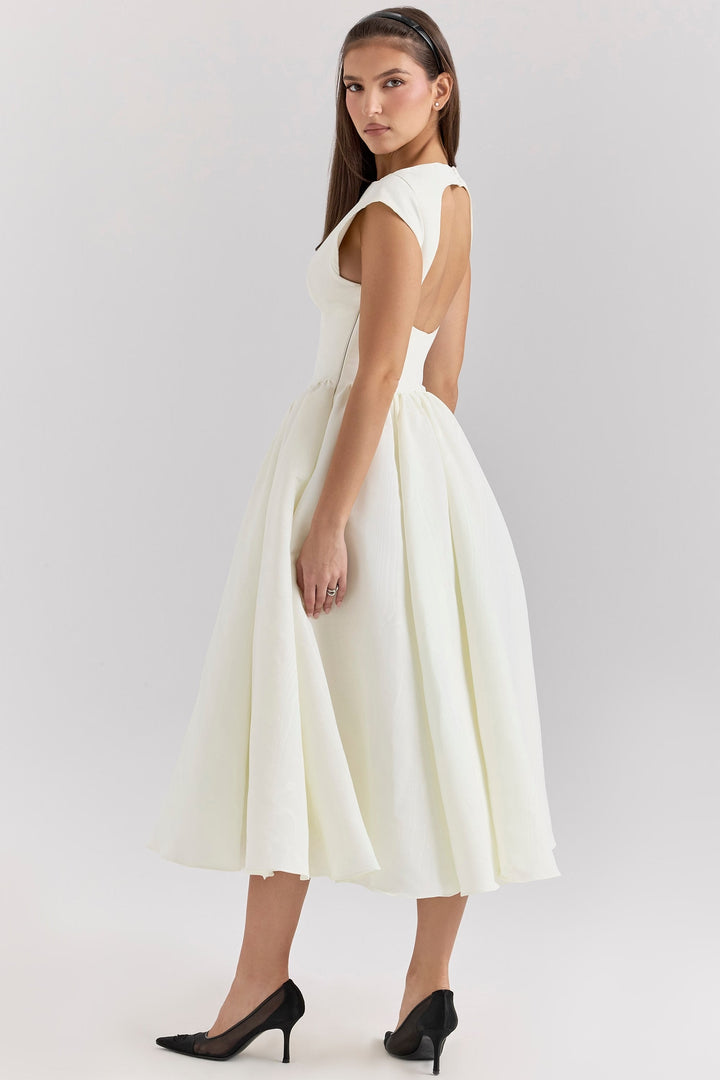 Valenya – Timeless Elegant Dress with Flattering Fit